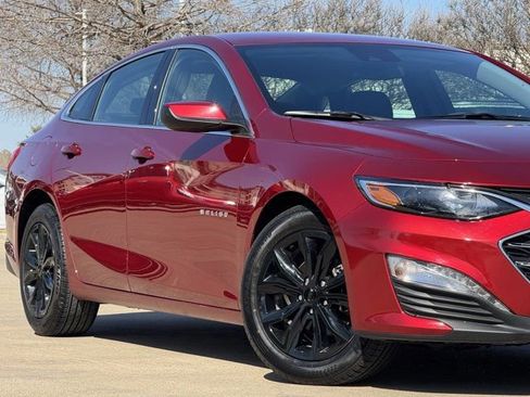 Used 2024 Chevrolet Malibu LT image 3