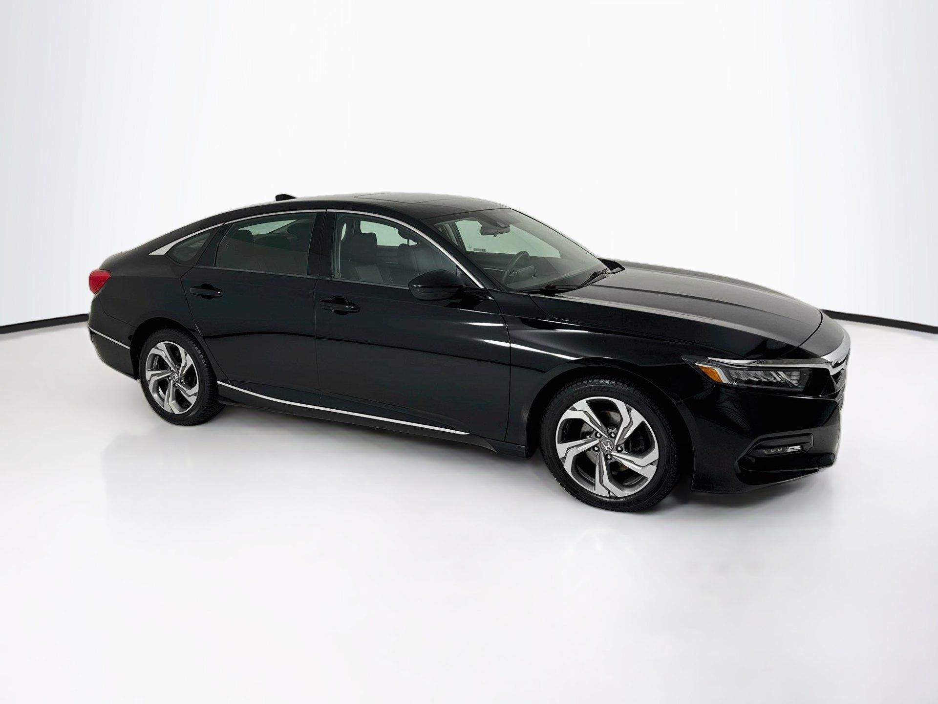 Used 2018 Honda Accord EX image 1