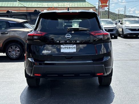 Certified 2026 Nissan Rogue SV w/ SV Premium Package FWD image 4