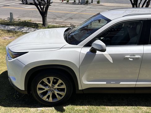 Used 2024 Toyota Grand Highlander AWD Hybrid image 10