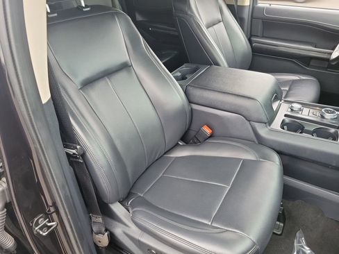 Used 2024 Ford Expedition XLT image 15