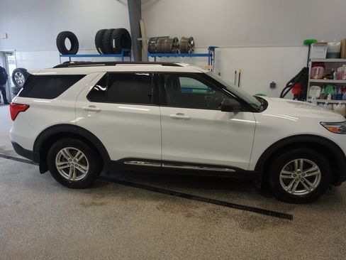 Used 2020 Ford Explorer XLT w/ Equipment Group 202A AWD/4WD image 6