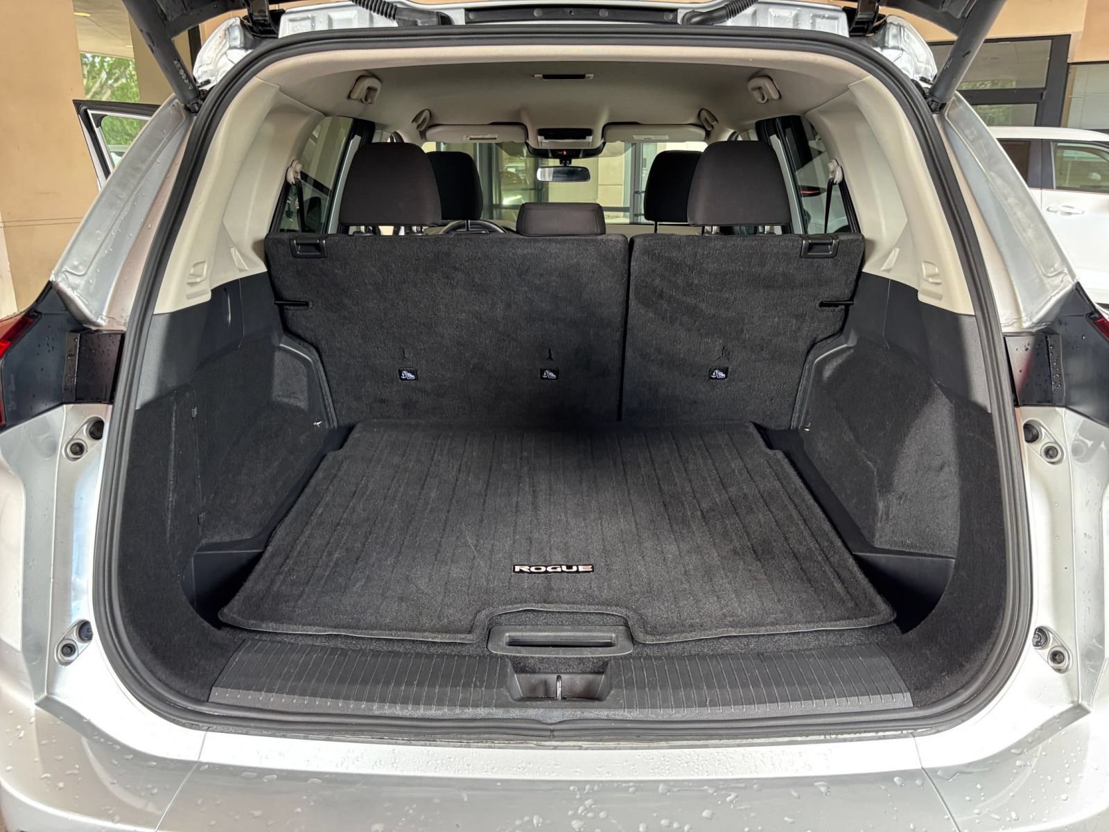 Used 2025 Nissan Rogue SV FWD image 32