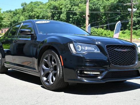 Used 2021 Chrysler 300 S w/ S Model Appearance Package RWD image 9