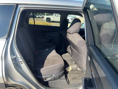 Used 2023 Toyota Highlander LE FWD image 19