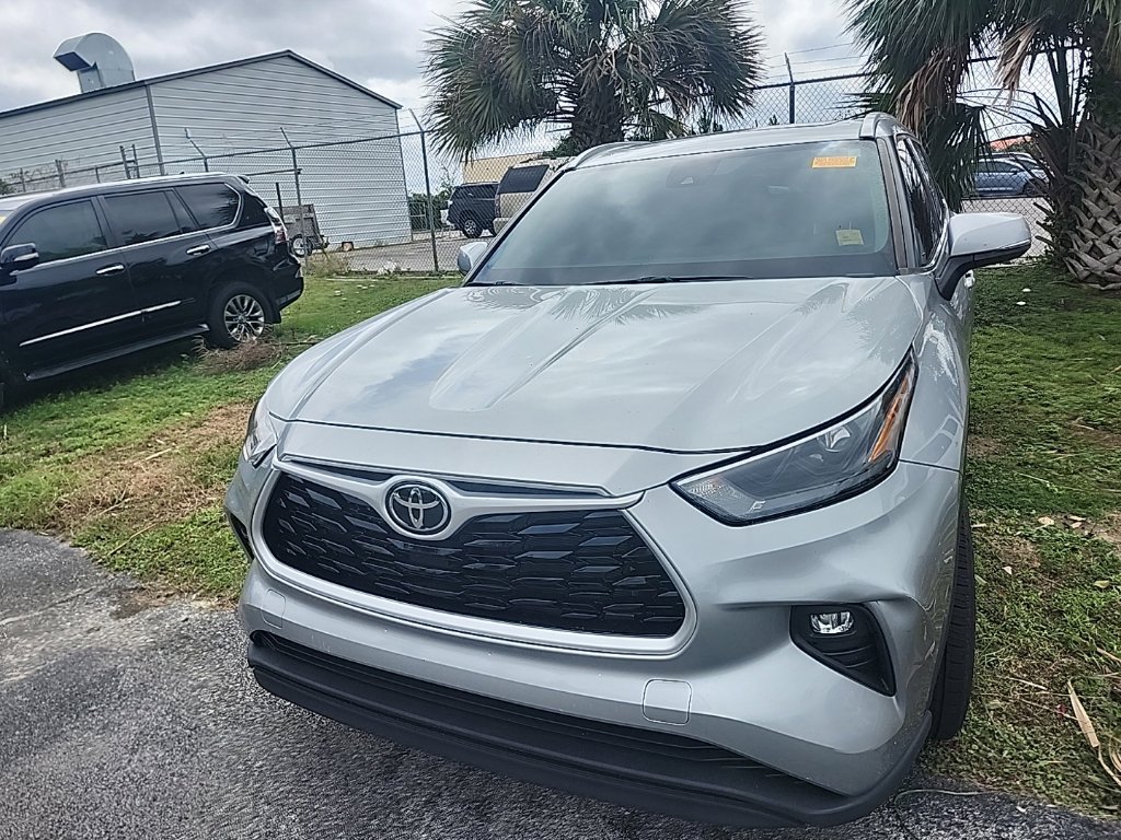 Used 2022 Toyota Highlander XLE FWD image 10