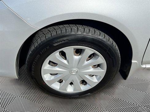 Used 2016 Nissan Versa SV image 27