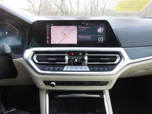 Used 2022 BMW 330i xDrive Sedan w/ Driving Assistance Package image 27