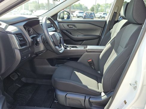 Used 2025 Nissan Rogue S FWD image 3