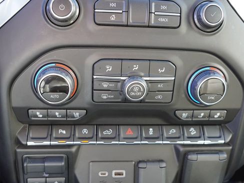 Used 2020 Chevrolet Silverado 1500 LTZ w/ LTZ Convenience Package image 27