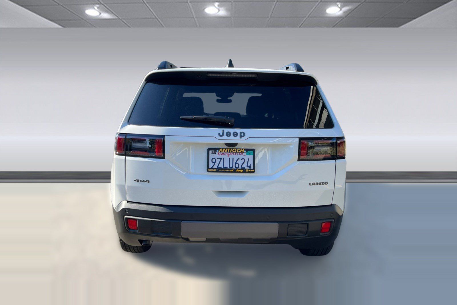 Used 2026 Jeep Cherokee Laredo AWD/4WD image 5