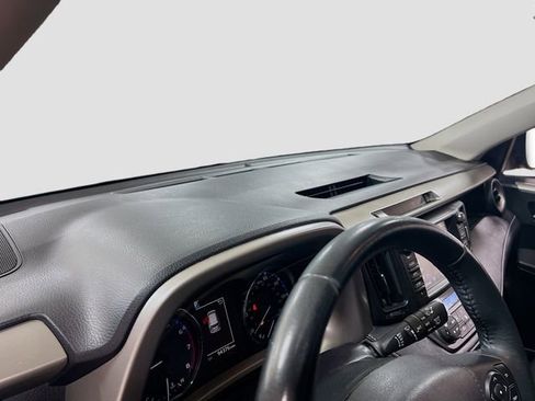 Used 2016 Toyota RAV4 XLE FWD image 9