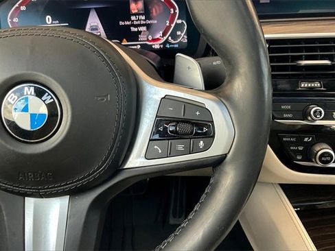 Used 2021 BMW 530e w/ M Sport Package image 18