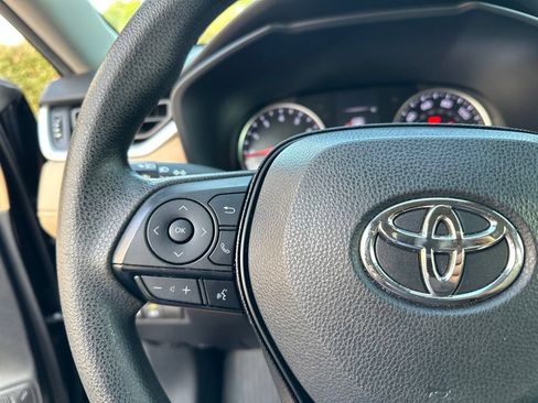 Used 2021 Toyota RAV4 LE FWD image 30