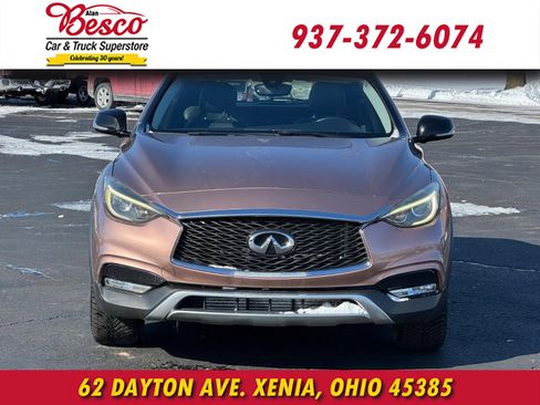 Used 2018 INFINITI QX30 Premium image 2