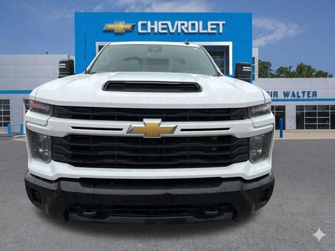 Used 2024 Chevrolet Silverado 2500 Custom w/ Custom Value Package image 10
