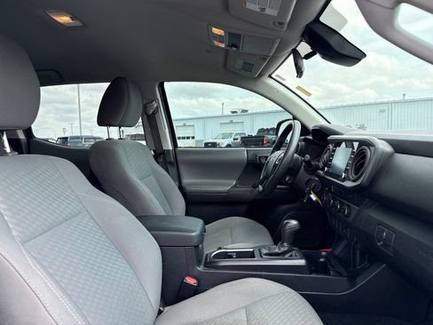 Used 2021 Toyota Tacoma SR AWD/4WD image 15