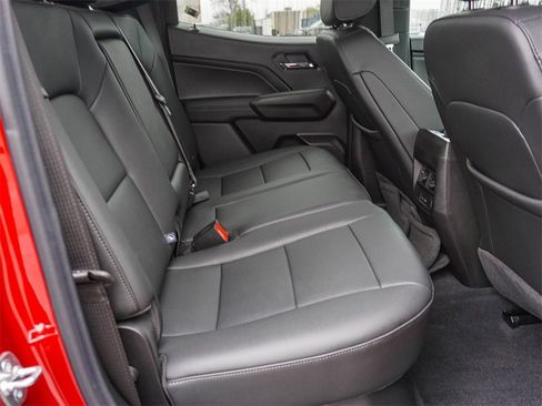 Used 2025 Chevrolet Colorado LT w/ LT Convenience Package image 13