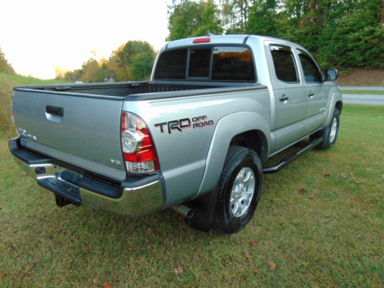 Used 2014 Toyota Tacoma 4x4 Double Cab w/ TRD Off-Road Package image 3