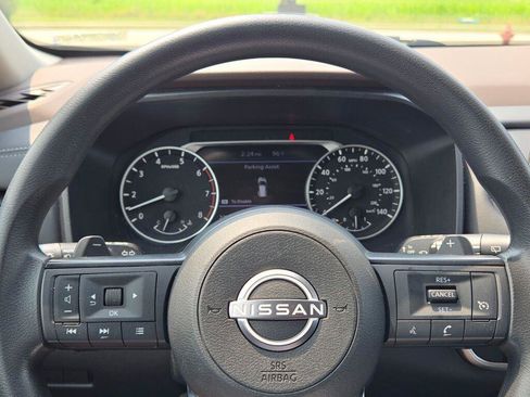 Used 2023 Nissan Rogue S AWD/4WD image 30