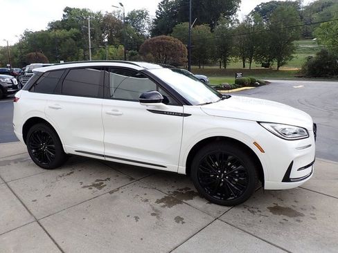 New 2025 Lincoln Corsair Reserve w/ Jet Appearance Package image 5