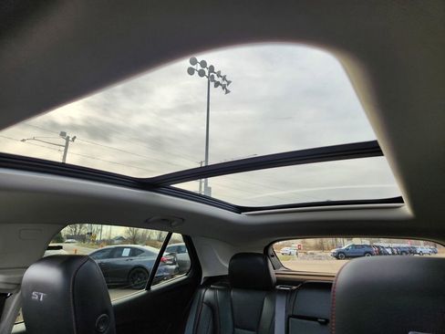 Used 2023 Buick Envision Essence w/ Sport Touring Package image 16