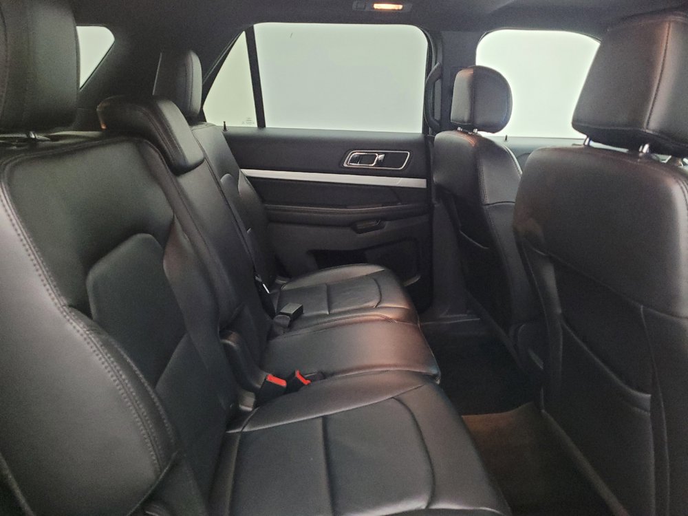 Used 2017 Ford Explorer XLT w/ Equipment Group 202A AWD/4WD image 19