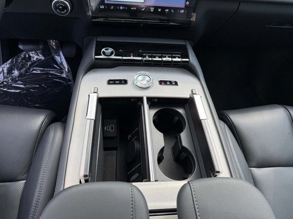 New 2027 Lincoln Navigator Premiere AWD/4WD image 16