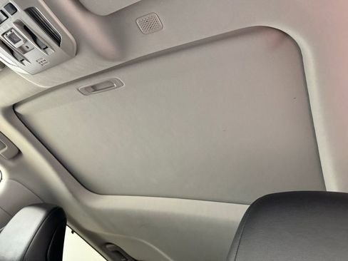 Used 2022 Toyota Highlander XLE image 19