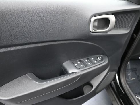 Used 2026 Hyundai Venue SE FWD image 13