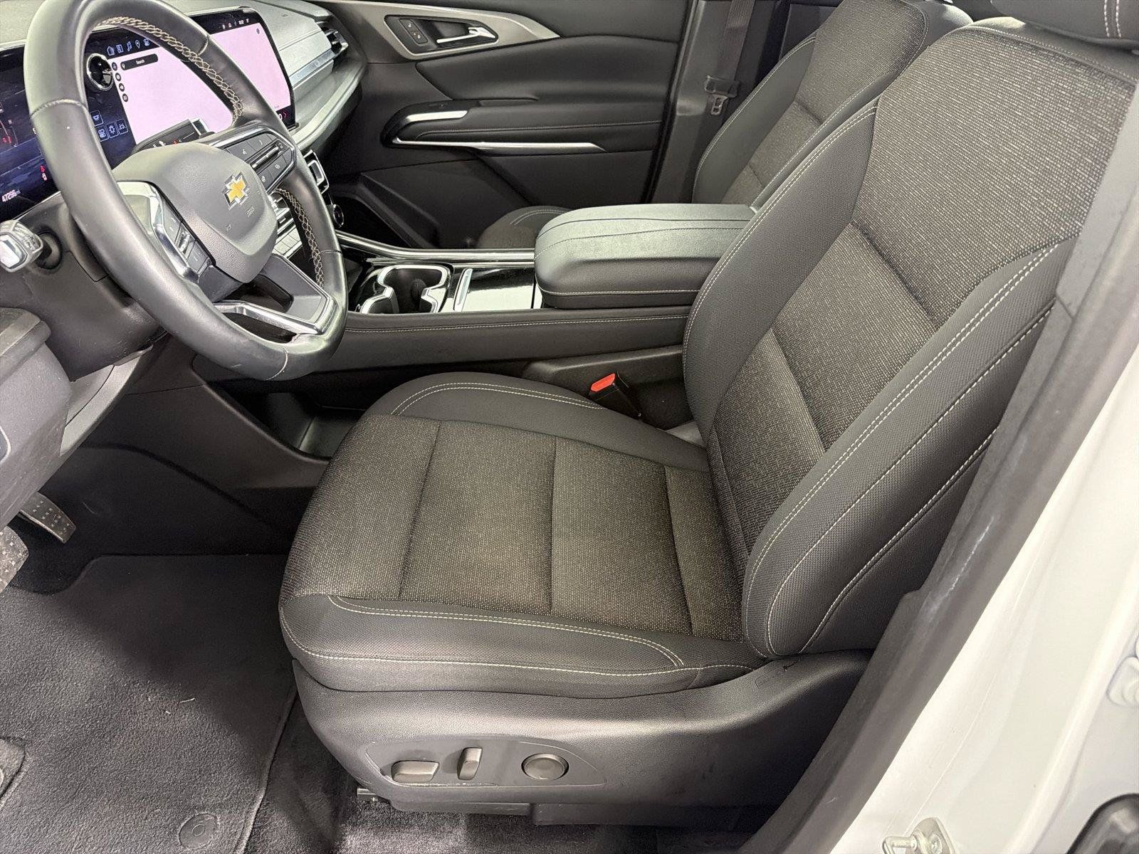 Used 2024 Chevrolet Traverse LT FWD image 7