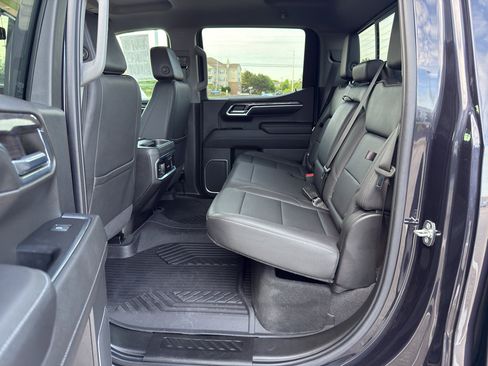 Used 2023 Chevrolet Silverado 1500 LTZ AWD/4WD image 46