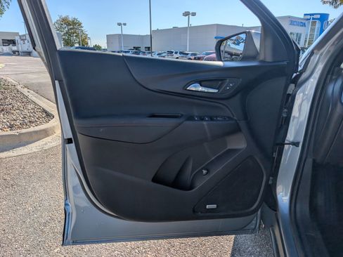 Used 2023 Chevrolet Equinox RS w/ RS Leather Package image 11