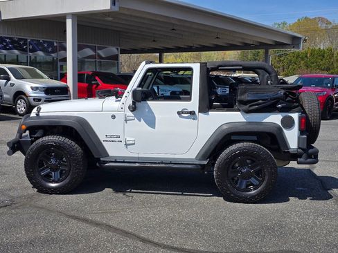 Used 2015 Jeep Wrangler Sport image 22