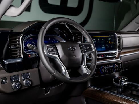 Used 2024 Chevrolet Silverado 1500 LT Trail Boss w/ LT Trail Boss Premium Package AWD/4WD image 33