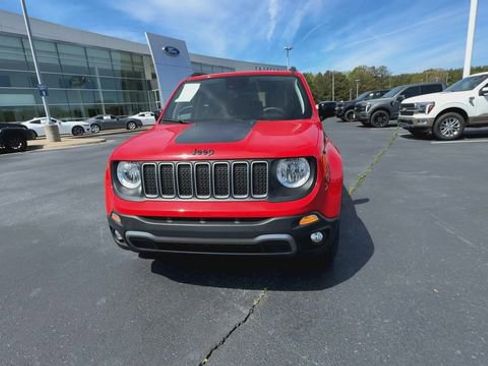 Used 2023 Jeep Renegade Latitude AWD/4WD image 3