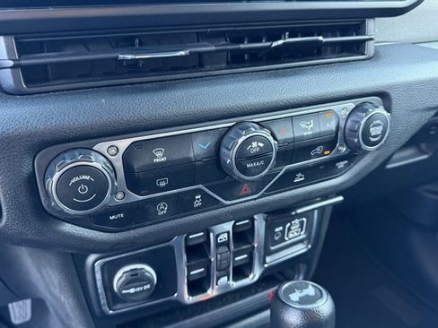 Used 2024 Jeep Wrangler Sport S image 18