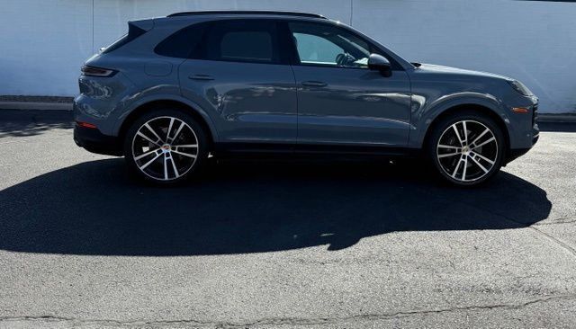 Used 2024 Porsche Cayenne AWD/4WD image 8