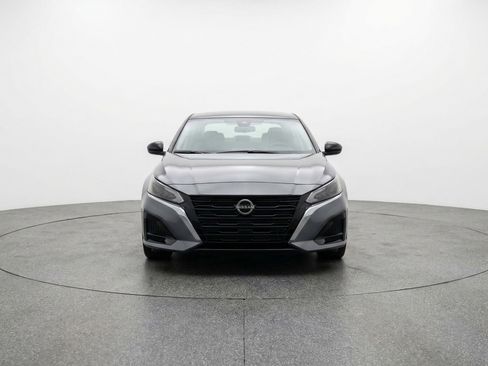 Used 2025 Nissan Altima 2.5 SV image 2