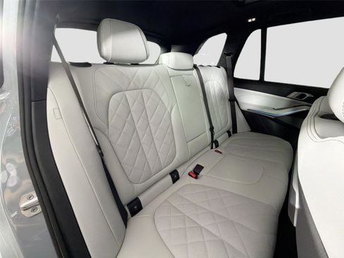 Used 2026 BMW X5 xDrive40i w/ M Sport Package AWD/4WD image 26