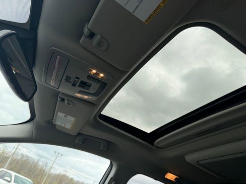 Used 2023 Toyota Sienna Limited image 20