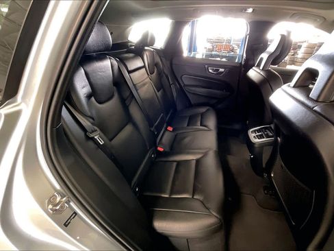 Used 2018 Volvo XC60 T5 Inscription w/ Convenience Package image 18