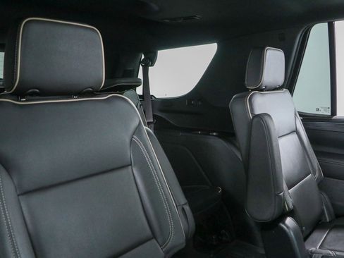 Used 2023 GMC Yukon SLT w/ SLT Luxury Package RWD image 32