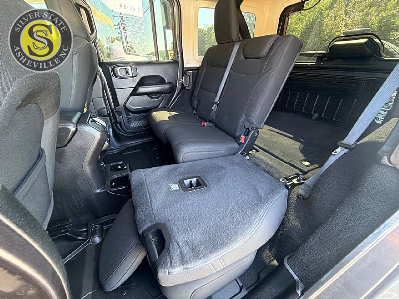Used 2019 Jeep Wrangler Unlimited Sahara w/ LED Lighting Group AWD/4WD image 15