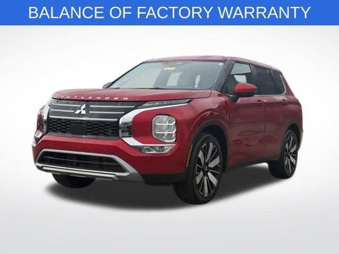 Used 2025 Mitsubishi Outlander SE image 4