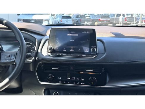 Used 2022 Nissan Rogue SV image 14