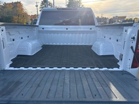 Used 2022 Chevrolet Silverado 1500 Custom image 4