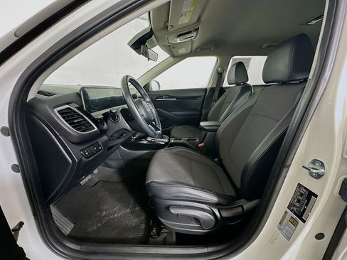Used 2025 Kia Seltos S image 13