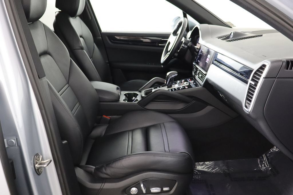Used 2019 Porsche Cayenne E-Hybrid AWD/4WD image 17
