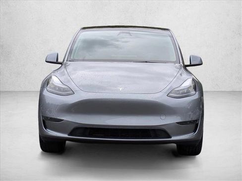 Used 2025 Tesla Model Y Long Range image 2